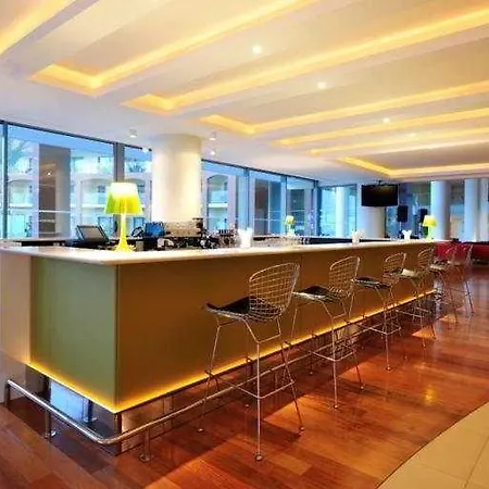 Pestana Promenade Ocean 4* פונשל